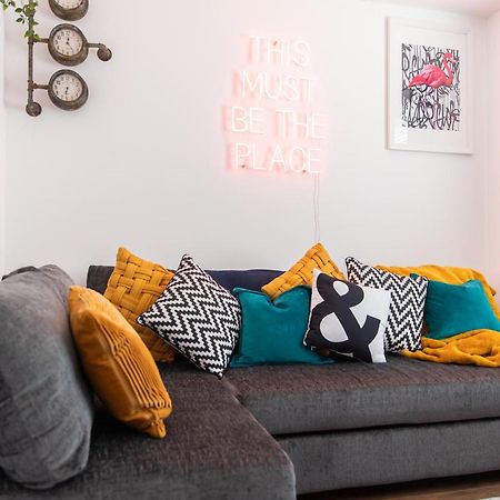 Entire Family Home , Large Rear Garden And Free Parking Belfast Eksteriør bilde