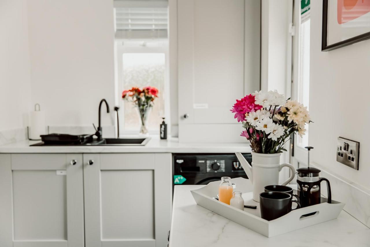 Entire Family Home , Large Rear Garden And Free Parking Belfast Eksteriør bilde