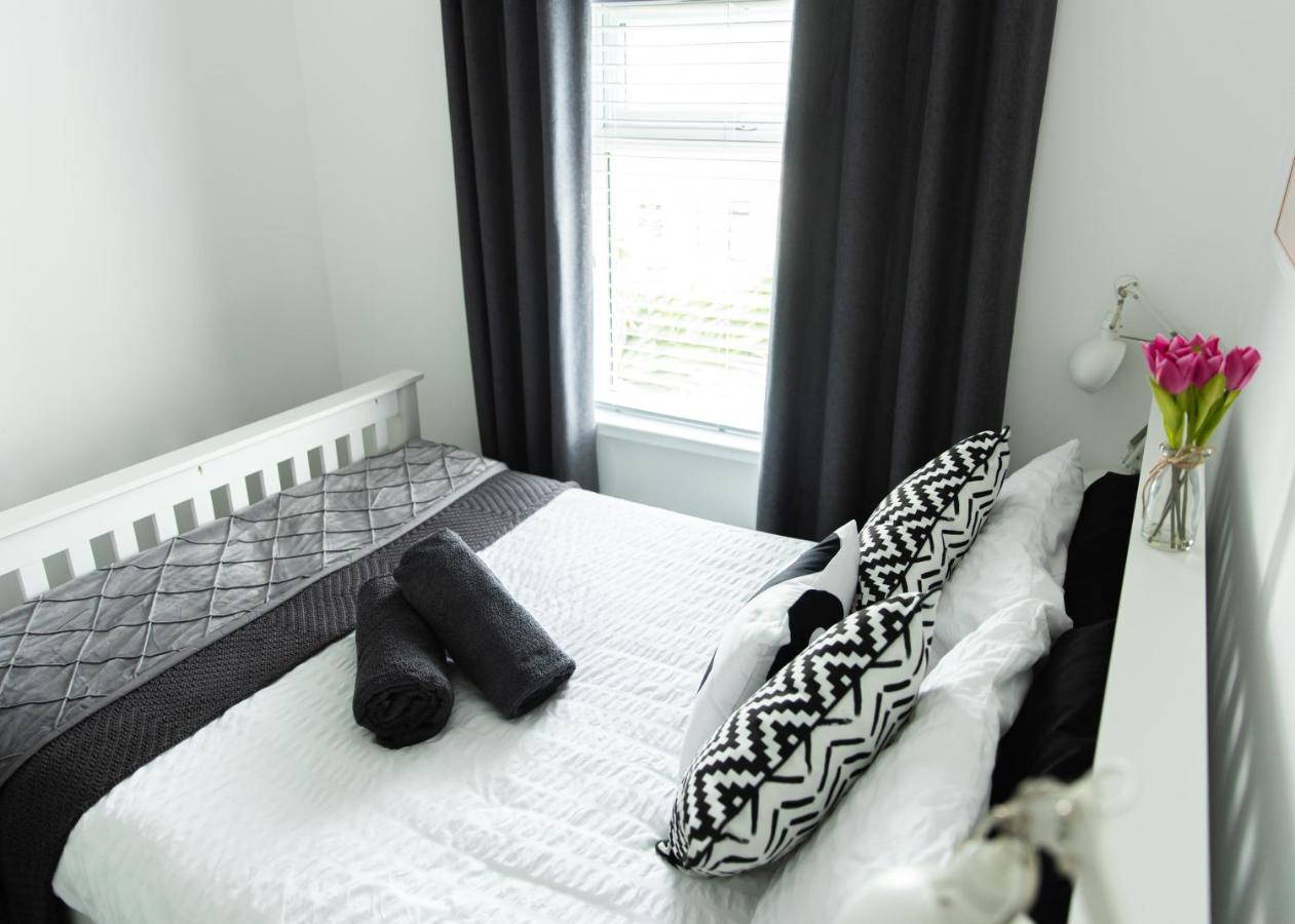 Entire Family Home , Large Rear Garden And Free Parking Belfast Eksteriør bilde