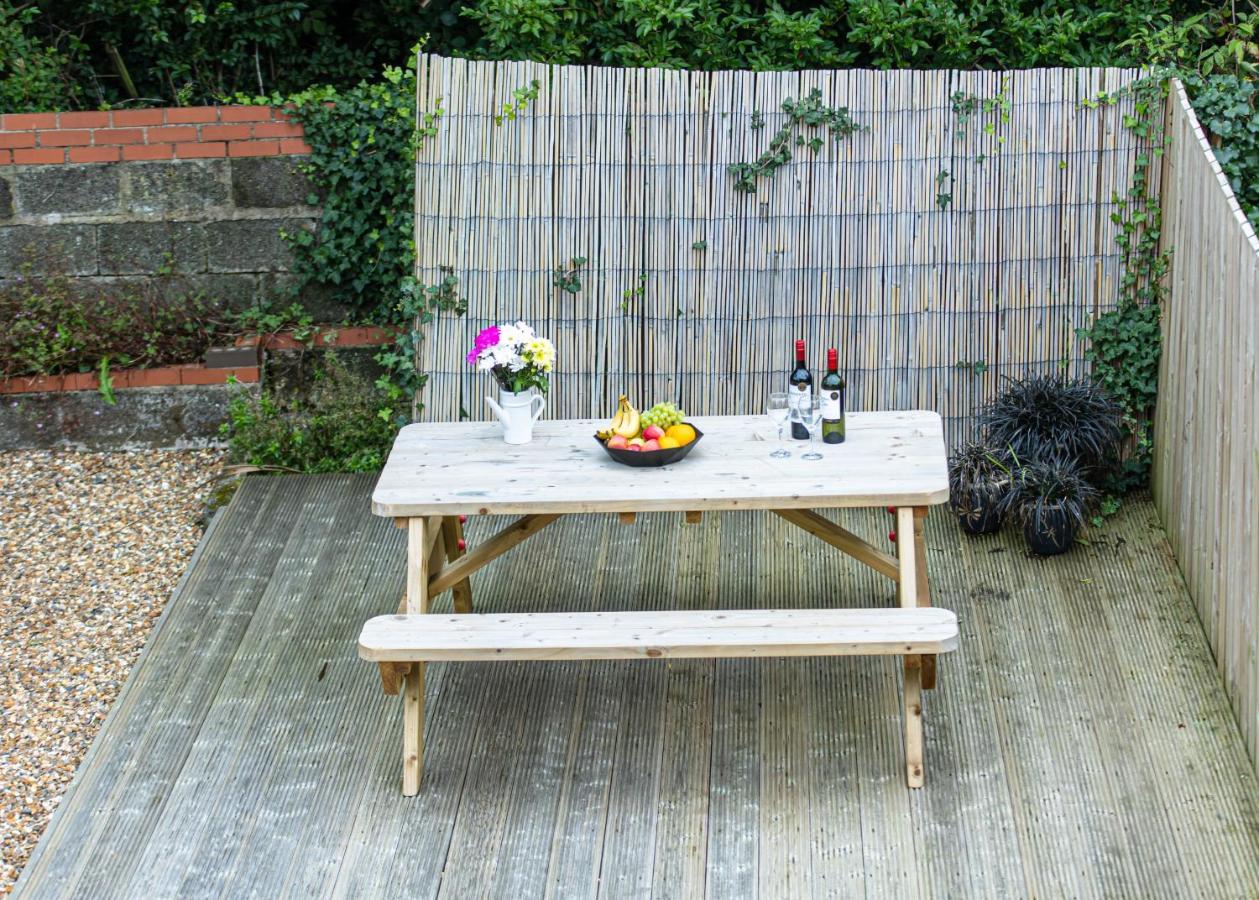 Entire Family Home , Large Rear Garden And Free Parking Belfast Eksteriør bilde