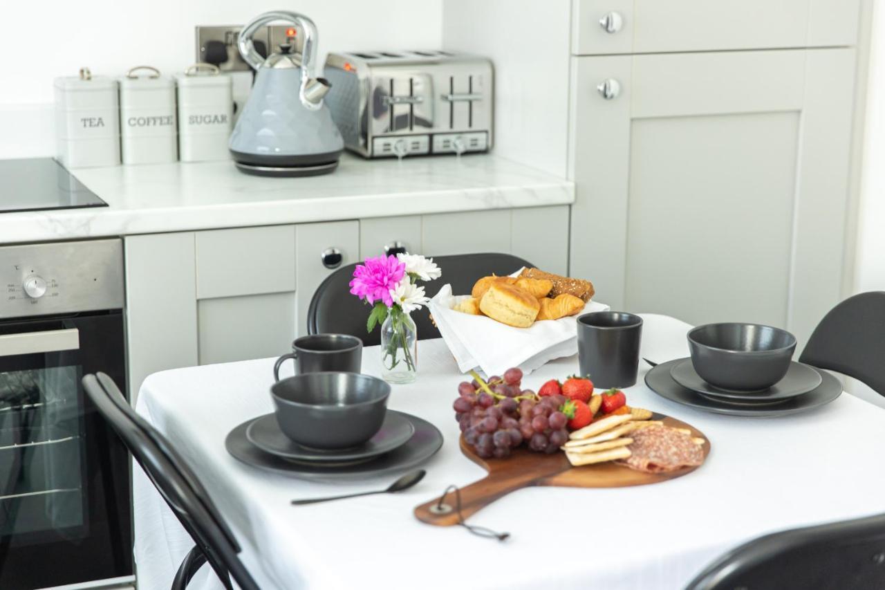 Entire Family Home , Large Rear Garden And Free Parking Belfast Eksteriør bilde