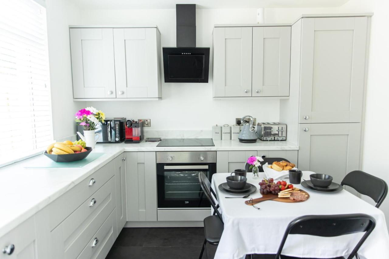 Entire Family Home , Large Rear Garden And Free Parking Belfast Eksteriør bilde