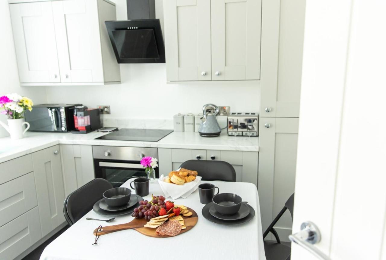 Entire Family Home , Large Rear Garden And Free Parking Belfast Eksteriør bilde